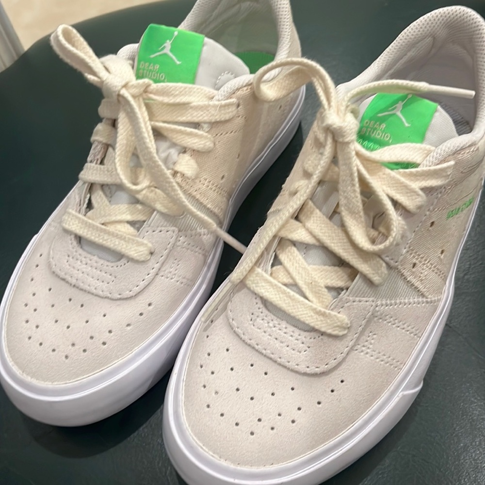 AIR JORDAN DEAR STUDIO SIZE 5.5